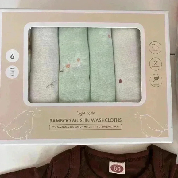 BNWT Newborn  Baby Bundle with Onesie, Bibs and Muslin Wascloths - Picture 2 of 7